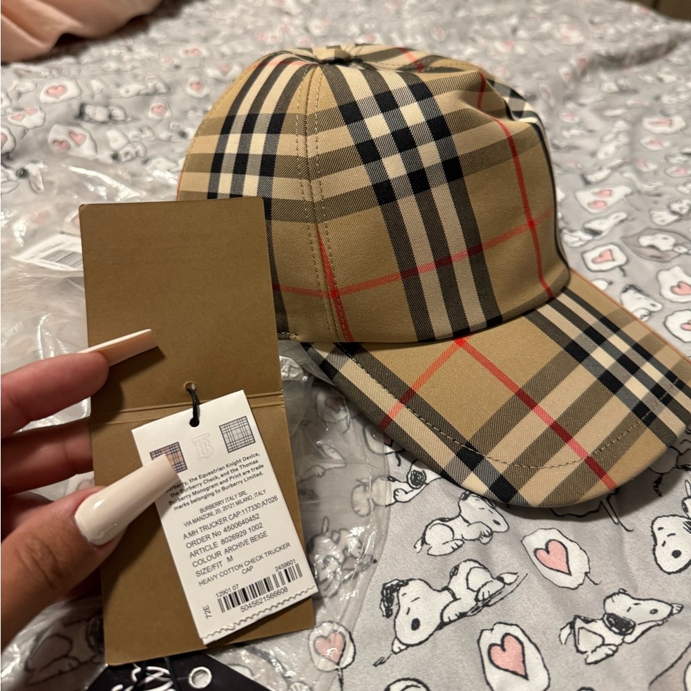 Brand New 100% Authentic Burberry Hat Comes With Tags & All NO DAMAGES .